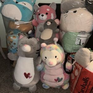 squishmallows some tags some don’t haven’t been used just for display/collection